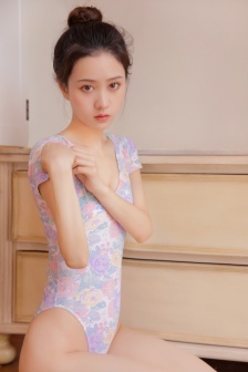 美女把尿口扒开灌牛奶