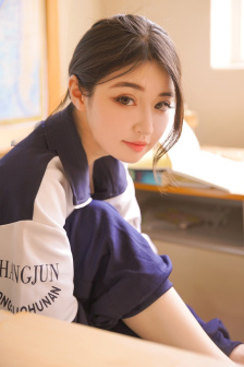 他的舌头探进蜜源毛毛虫说